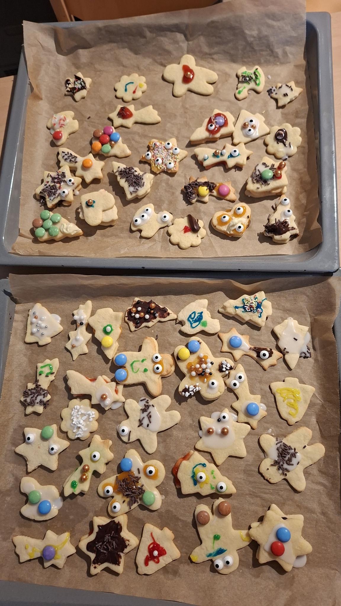 Weihnachtsplätzchen verzieren